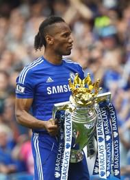 LONDON, ENGLAND - MAY 24:  Didier Drogba of Chelsea holds the trophy after the Barclays Premier League match between Chelsea and Sunderland at Stamford Bridge on May 24, 2015 in London, England.  (Photo by Laurence Griffiths/Getty Images)